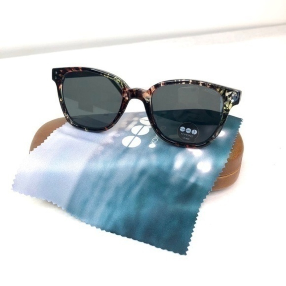 KOMONO Renee Fern Sunglasses (NEW)  black green